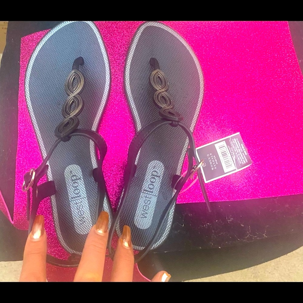 NEW !! Rubber Sandals size 6/7